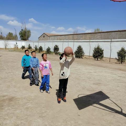 上双小学庆“五一”小型趣味运动会