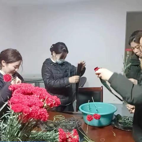 天正·中央大街南区开展“三八女神节‘’送鲜花活动