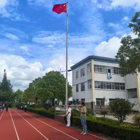 抓常规 寻亮点 丁集小学第四周工作总结
