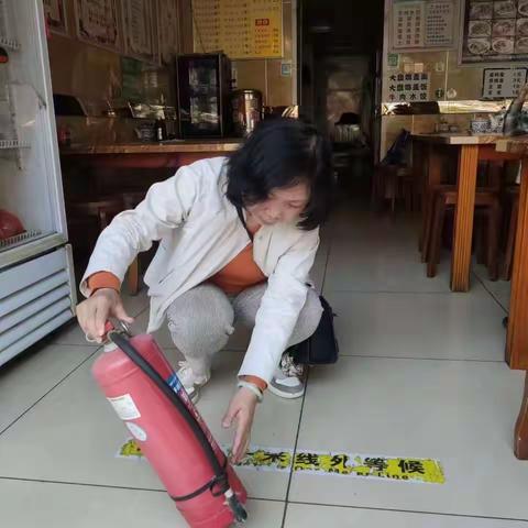 守敬社区金泉便民服务站开展油烟整治及安全生产消防检查行动