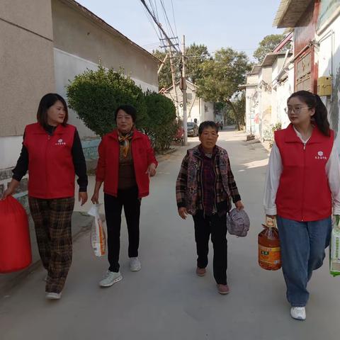 爱满重阳节，情暖老人心