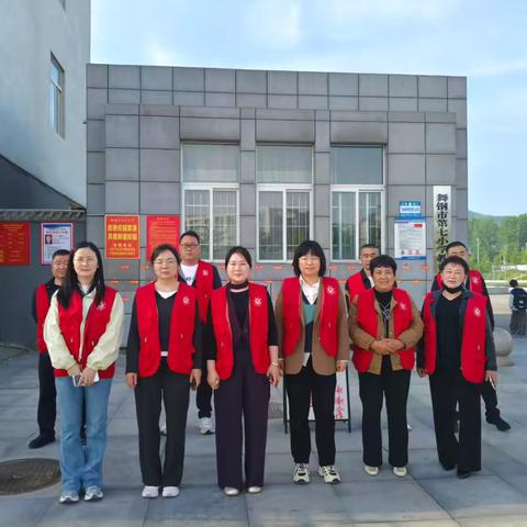 家校携手，为爱“站岗” ——舞钢市第七小学护学岗执勤
