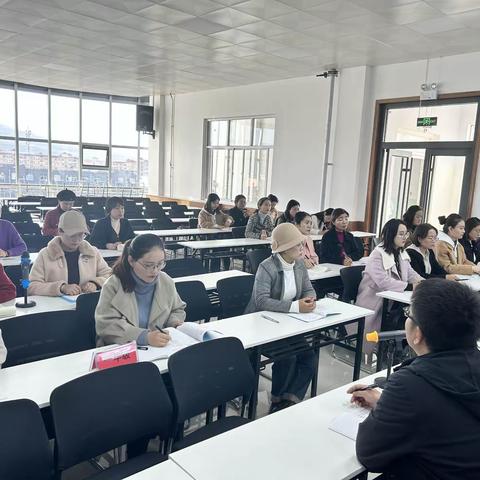 【三促三抓进行时】 ——阿阳小学语文组教育教学研讨工作纪实