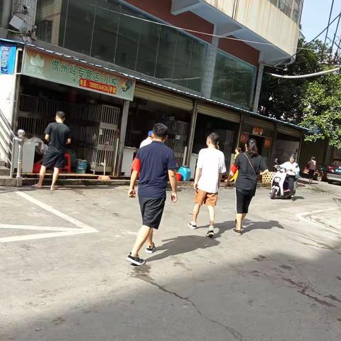 那大镇那恁村委会开展“巩卫”卫生整治工作