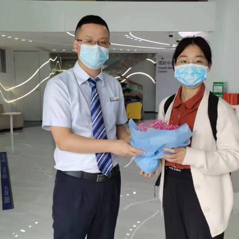 感恩母爱，致以关怀