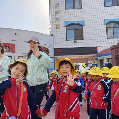 “花开有时，衔接有度” ——大班段参观小学初体验