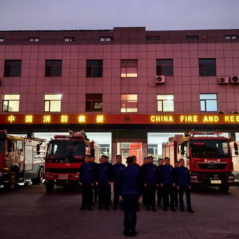 中华北大街消防救援站组织全体队员开展冬季车辆装备器材维护保养工作