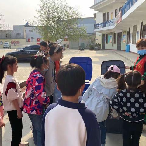 垃圾分类一小步    低碳文明一大步