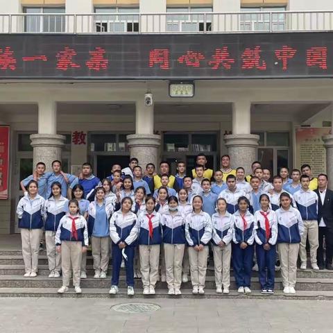 中华民族一家亲 同心共筑中国梦 乌鲁木齐市第三十八中学师生篮球友谊赛