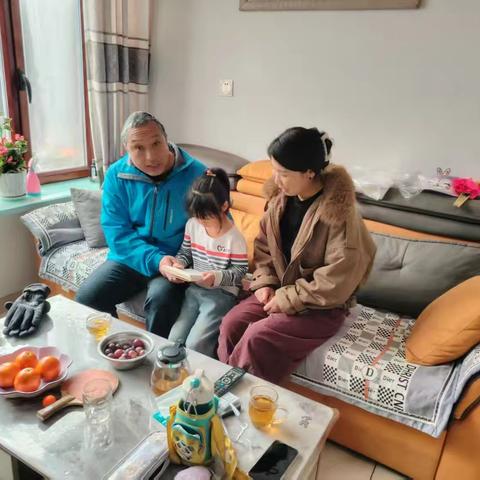 家校同心 共育花开——成吉思汗镇中心校开展导师家访活动