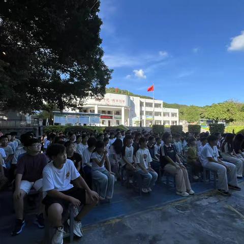七年级全体学生会议召开