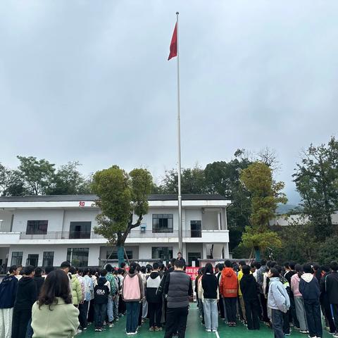 “青春筑梦心向党 奋楫扬帆新征程”——合作桥中学举行新团员入团仪式