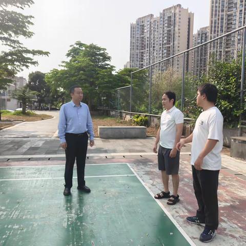 区人大常委会党组成员、海秀镇党委书记胡炜彬调研为民办实事项目