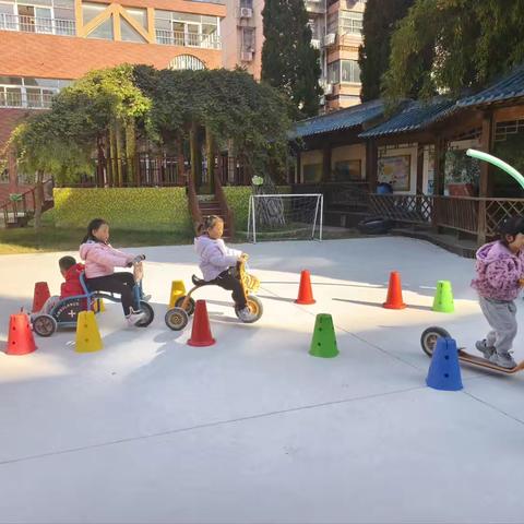 骑行小车大闯关：一场充满欢笑的障碍挑战赛