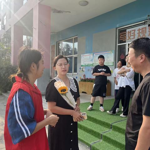 恒富社区开展“浓浓尊师意、款款爱生情”感恩教师节主题活动。