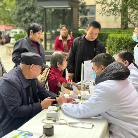 杜桥街道仓程社区开展“孝亲敬老送健康 共筑友好暖夕阳”敬老月志愿服务活动 ‍
