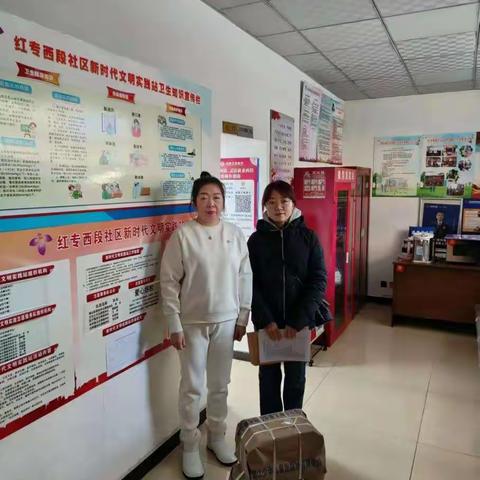 工程街道红专西段社区 政法沙龙开展“让爱心传递，让知识共享”送书志愿服务活动