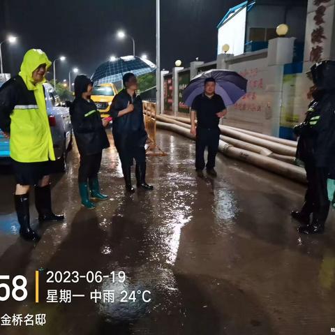 闻汛而动 连夜排水保畅通