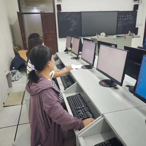 以考促学，以学促教——海南华侨中学初中信息科技教师参加素养考试纪实