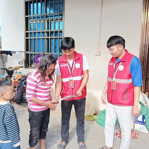 四更镇网格员集中开展反走私宣传活动