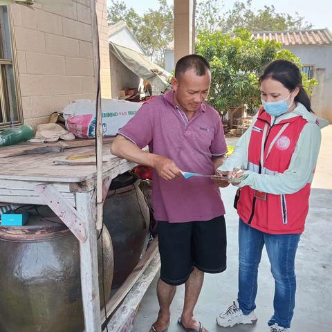 四更镇网格员开展防养老诈骗宣传活动