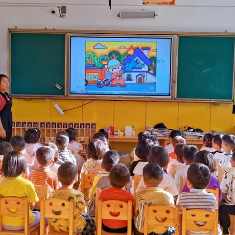 “消防演练，护幼安全” -龙街乡中心幼儿园消防安全演习活动