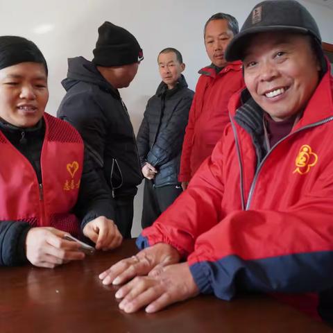 [腊口镇琳集残疾人之家]优秀学员指甲修剪志愿活动