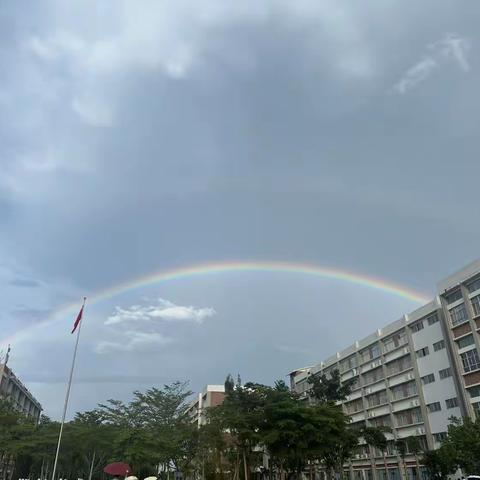 在海经贸，把日子过成青春的模样