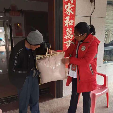 网格员寒冬送棉被暖身又暖心