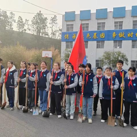 最是一年春光好 ﻿植树添绿正当时 --澴潭镇中心学校植树节活动