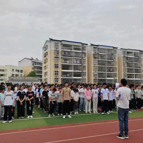 “绳”采飞扬，活力绽放 -澴潭镇中心学校举行七年级跳绳比赛