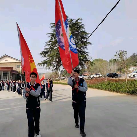 缅怀革命先烈，传承红色精神 --澴潭镇中心学校清明祭扫活动