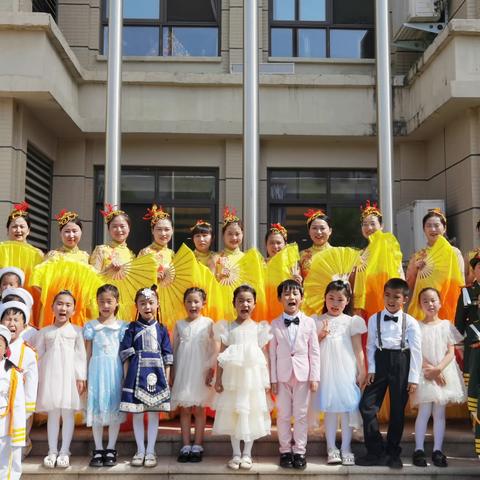 河南省实验幼儿园万和城校区举行升旗仪式