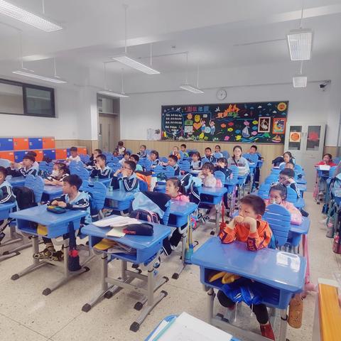 青年路小学手工布艺创作课