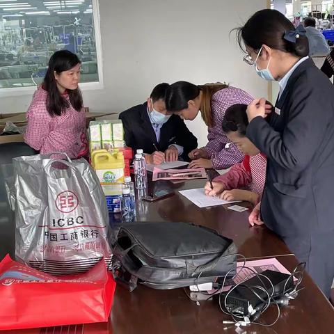 中国工商银行泉州惠安南岭桥支行开展“爱护人民币，正确使用人民币图样”宣传活动