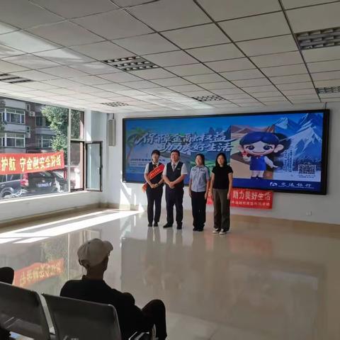 灯塔支行开展“筑牢货币安全网，守护群众钱袋子”主题宣传活动