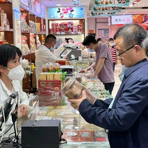 国家市场监管总局食品经营司一行赴邵万生南京东路店走访调研