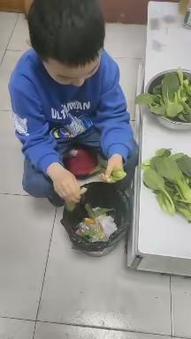 〖幸福兴东〗争做厨房小帮手———济宁市兴东小学一年级劳动教育