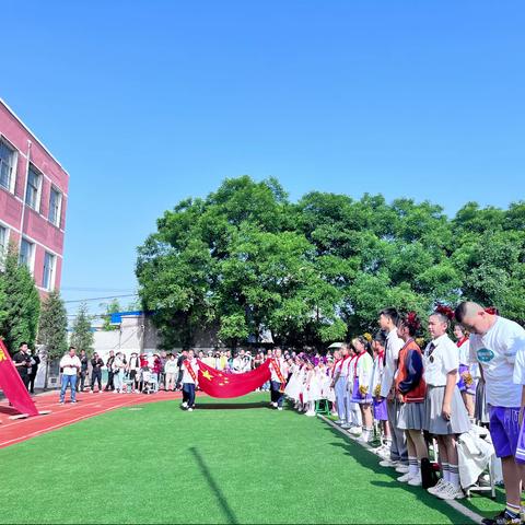 学习二十大 争做好队员——原平市第二小学举行庆六一文艺汇演暨表彰大会