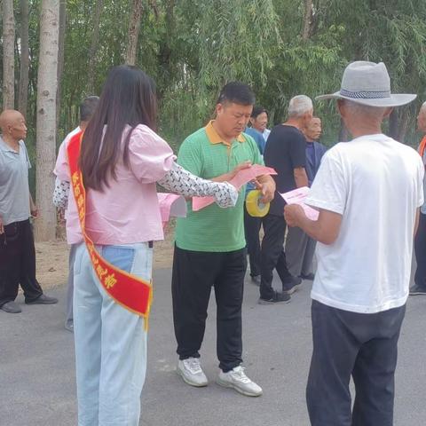 【爱国卫生运动】张坊镇开展“垃圾分类投放点桶边引导”志愿者活动周