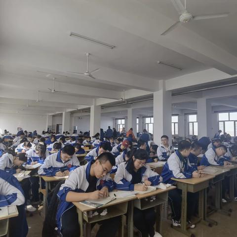 开鲁一中开展“墨香沁校园”师生书法比赛