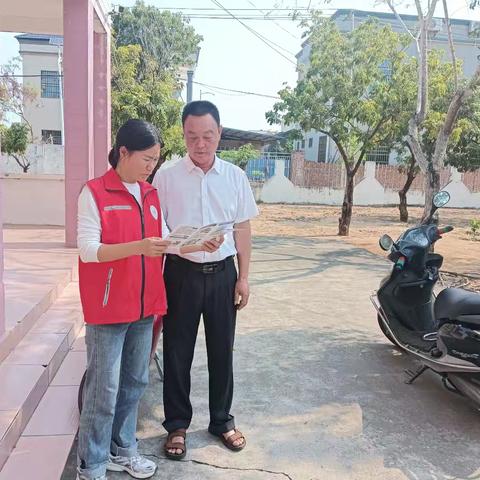 八所镇高排村网格员开展打击离岛免税“套代购”走私宣传活动