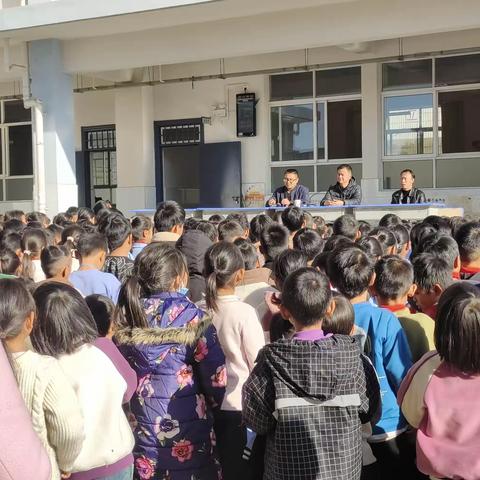 以爱之名，衣暖童心（记建水县审计局向红田小学爱心捐赠活动）