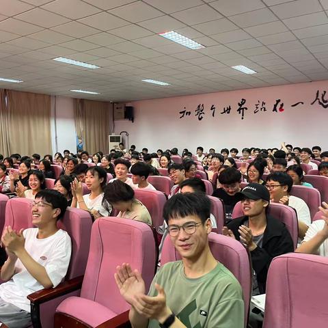 “让心灵沐浴阳光，让温暖溢满胸膛”——枣庄市第十八中学高二级部心理健康讲座活动