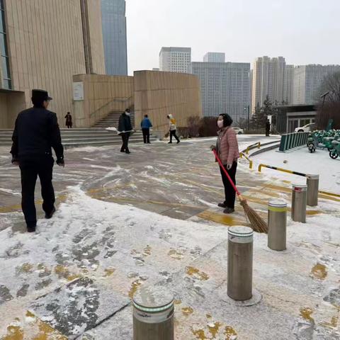 扫雪除冰保出行 凝心聚力暖民心