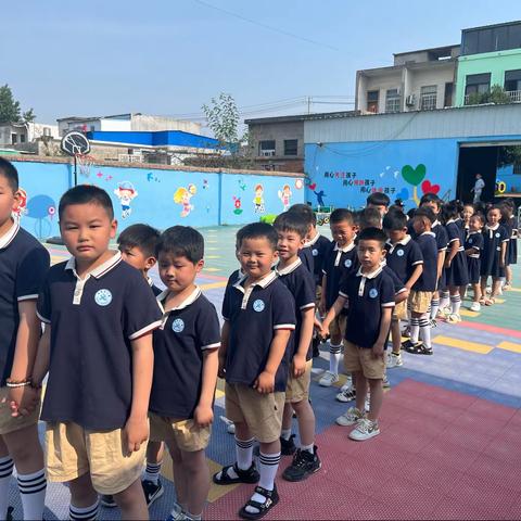 参观小学初体验——世博幼儿园参观小学活动