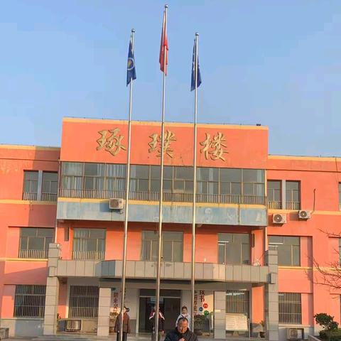 夏楼小学举行“铭记历史，砥砺前行”主题升旗仪式