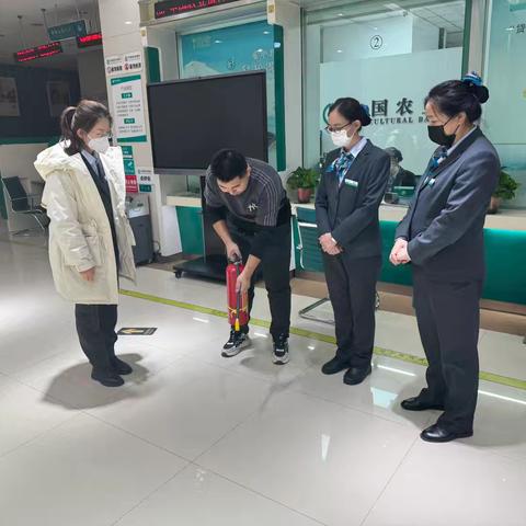 汇海红胜支行开展防火防暴演练