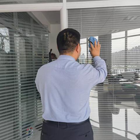 红胜支行开展世界地球日环境治理活动