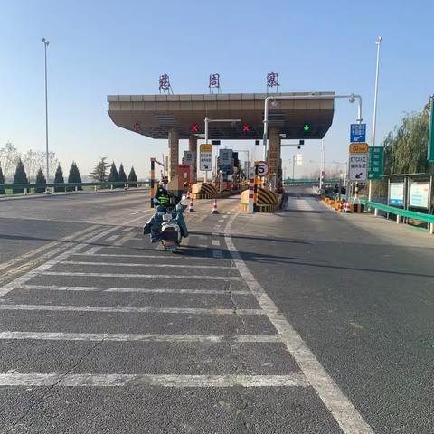 【慈周寨收费站】:成功拦截电动车，劝返化解除隐患